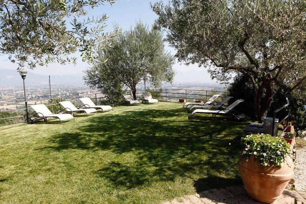Il Poggio Dei Pettirossi Hotel Bevagna Exterior photo