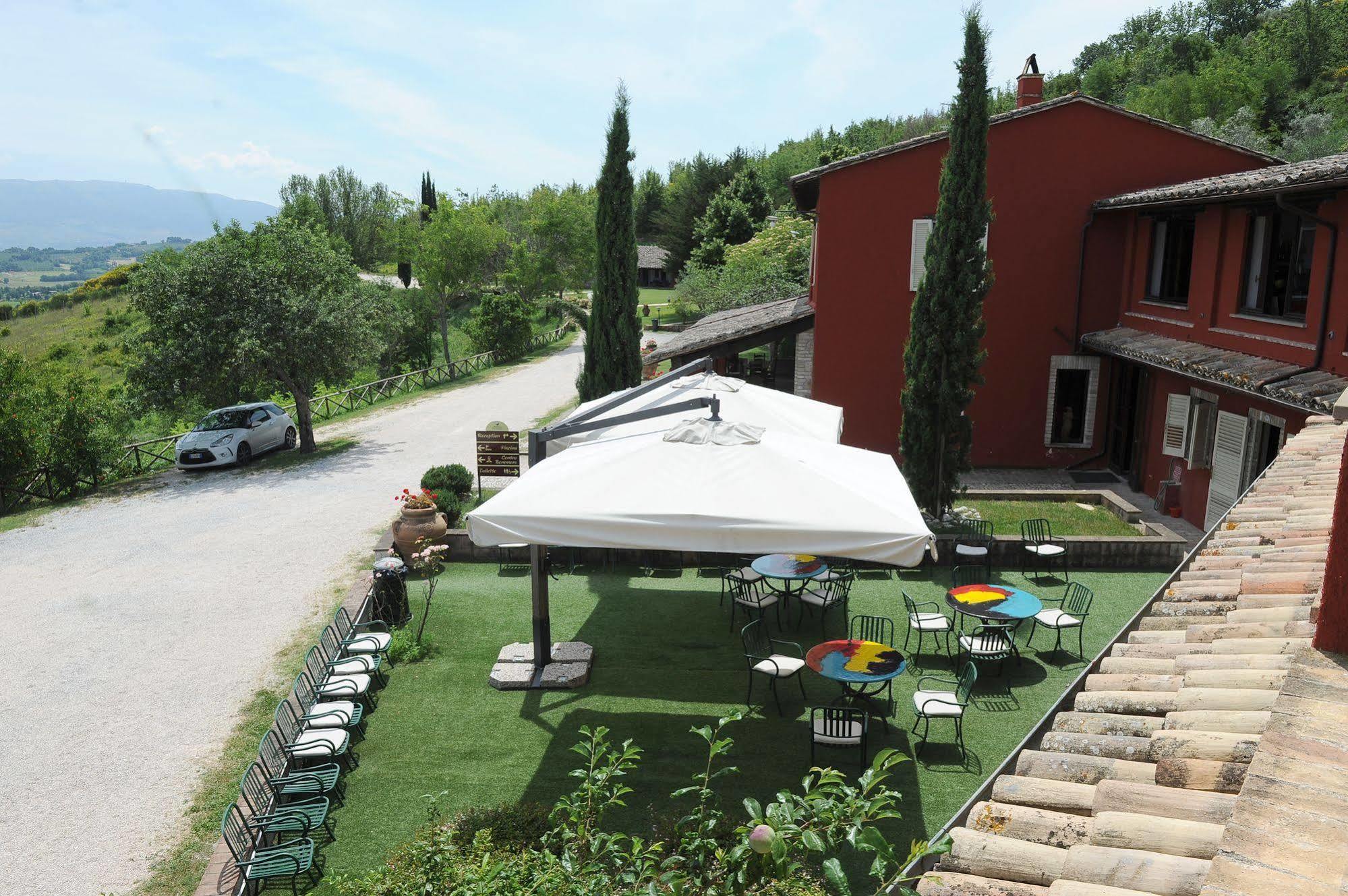 Il Poggio Dei Pettirossi Hotel Bevagna Exterior photo