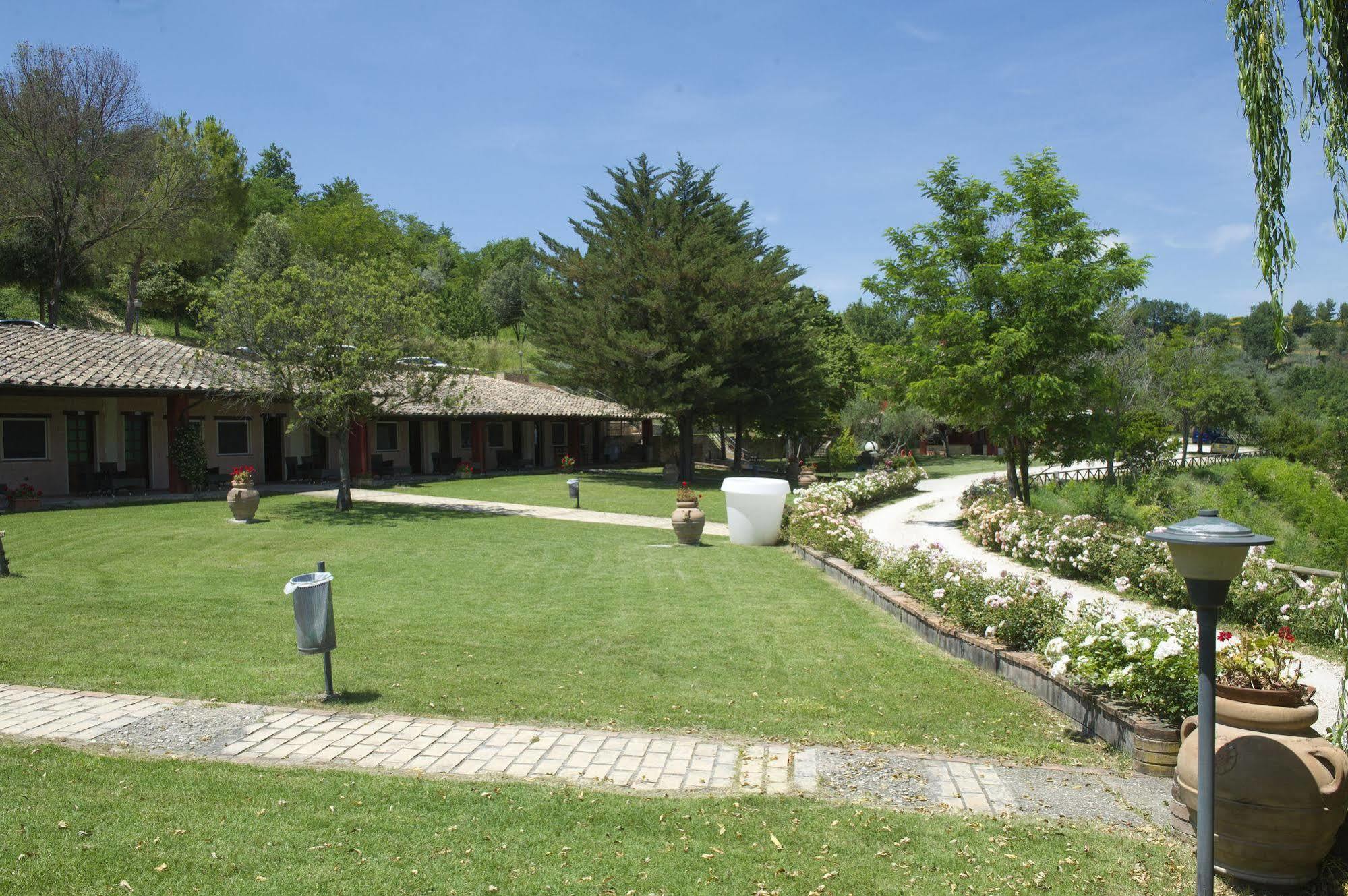 Il Poggio Dei Pettirossi Hotel Bevagna Exterior photo